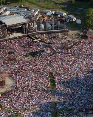 Live concert by Howley